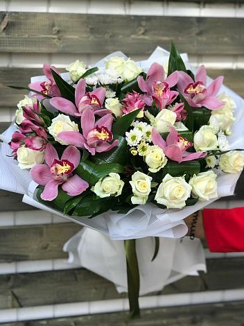 Букет цветов из: Розы и Хризантемы в Кевсале