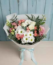 Букет цветов из:  Розы, Лизиантусы и Хризантемы в Кевсале