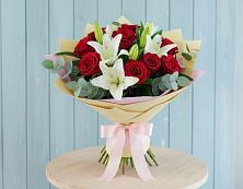 Букет цветов из:  Лилии и Розы #REPLACE_PRED# Кевсале
