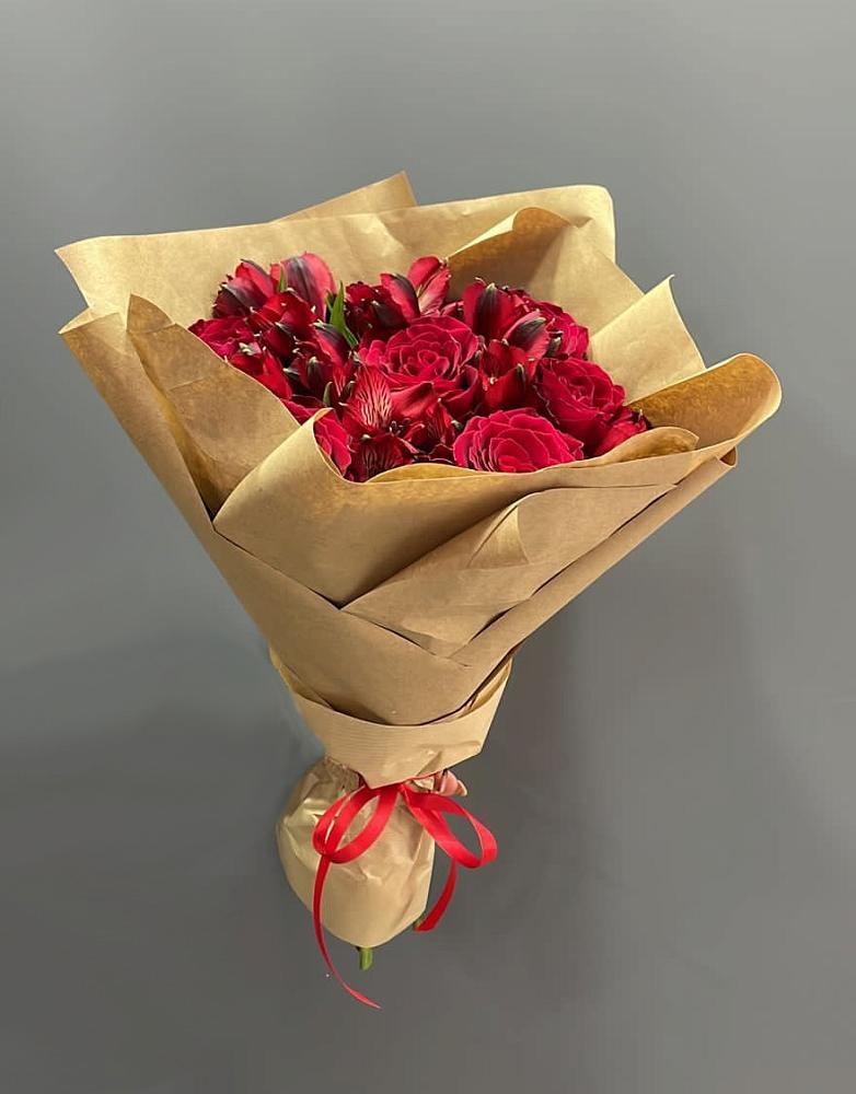 Букет цветов из: Альстромерии и Розы в Кевсале