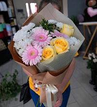 Букет цветов из:  Герберы, Розы и Хризантемы в Кевсале