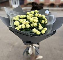 Букет Белые кустовые розы Солинеро в Кевсале