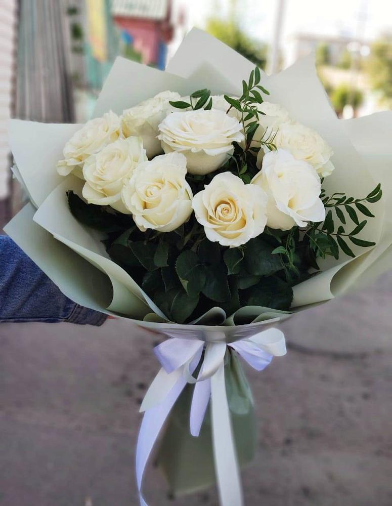 Букет Белые розы Проуд в Кевсале
