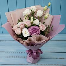 Букет цветов из:  Розы и Лизиантусы в Кевсале