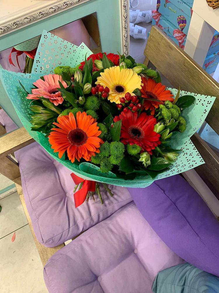 Букет цветов из: Герберы, Хризантемы и Альстромерии в Кевсале