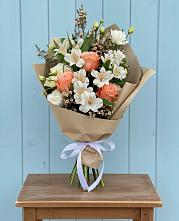 Букет цветов из:  Альстромерии, Лизиантусы, Розы и Хризантемы #REPLACE_PRED# Кевсале