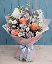 Букет цветов из:  Лизиантусы, Розы, Альстромерии и Гипсофила в Кевсале