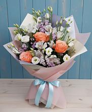 Букет цветов из:  Лизиантусы, Розы, Альстромерии и Гипсофила в Кевсале