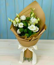 Букет цветов из:  Хризантемы и Лизиантусы в Кевсале