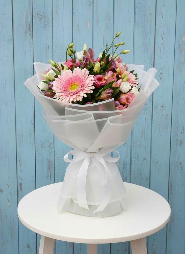 Букет цветов из: Герберы, Альстромерии и Лизиантусы в Кевсале