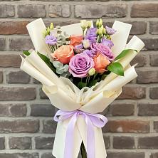 Букет цветов из:  Лизиантусы и Розы в Кевсале