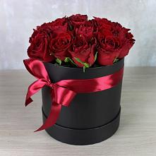 Цветочная композиция из Розы в шляпной коробке в Кевсале